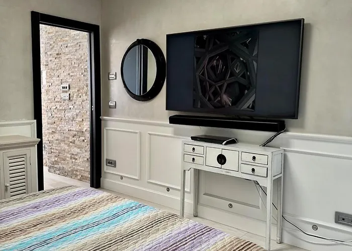 Villalino Tre Palme, Pool, 2 Schlafzimmer, 2 Baeder, Pool, Terrasse, Outdoor Fitness