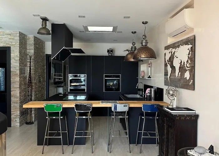 Apartment Villalino Tre Palme, Pool, 2 Schlafzimmer, 2 Baeder, Pool, Terrasse, Outdoor Fitness Alassio